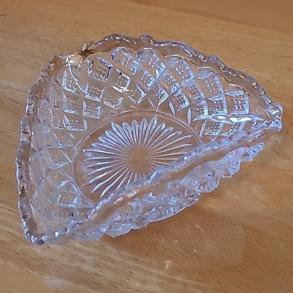 VINTAGE Early American Glass Triangular Diamond and Starburst Pattern